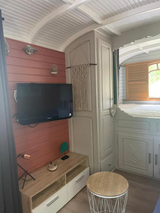 Roulotte En Bois Sud France Guest House Le Soler Exterior photo